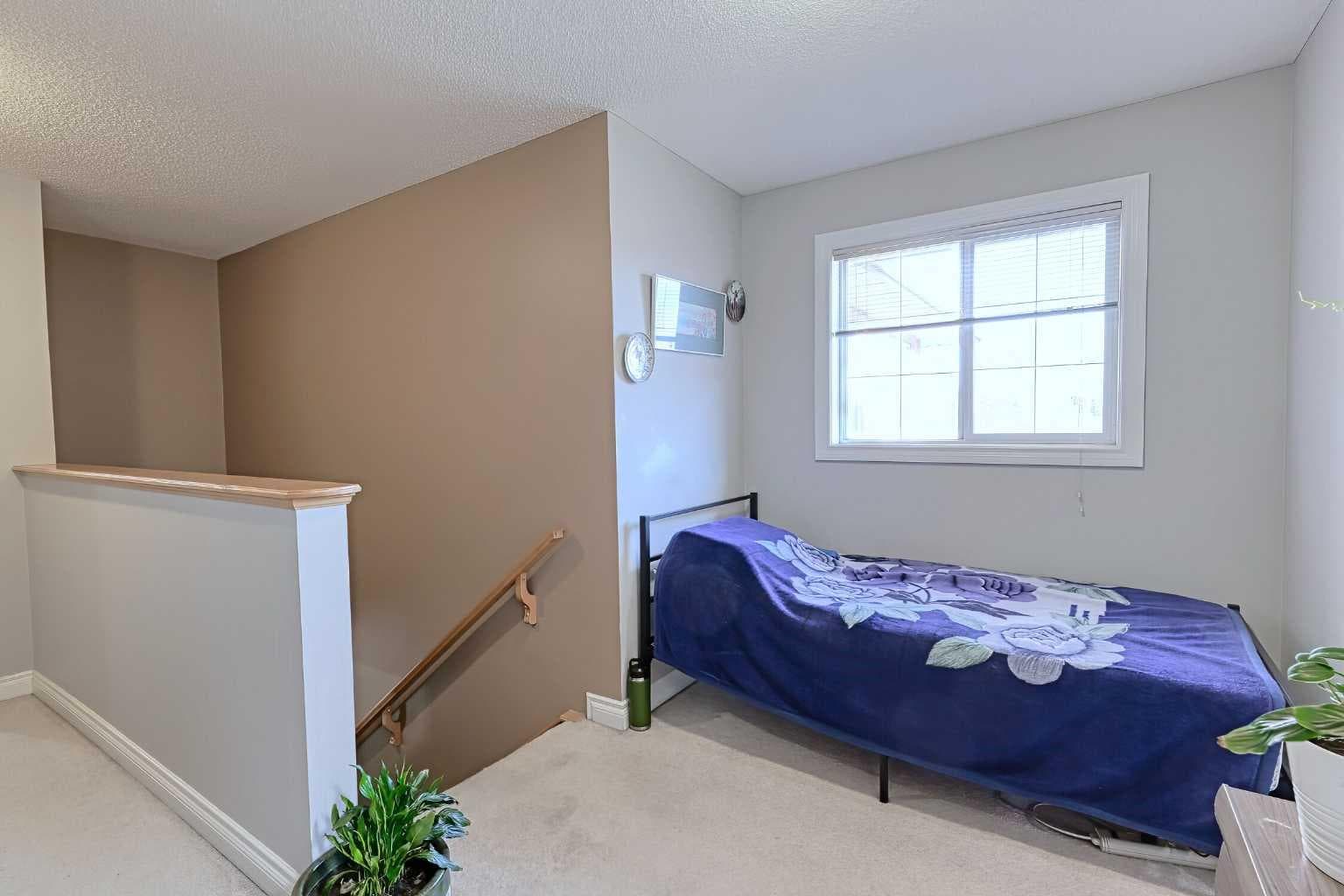 501 Coral Cove NE