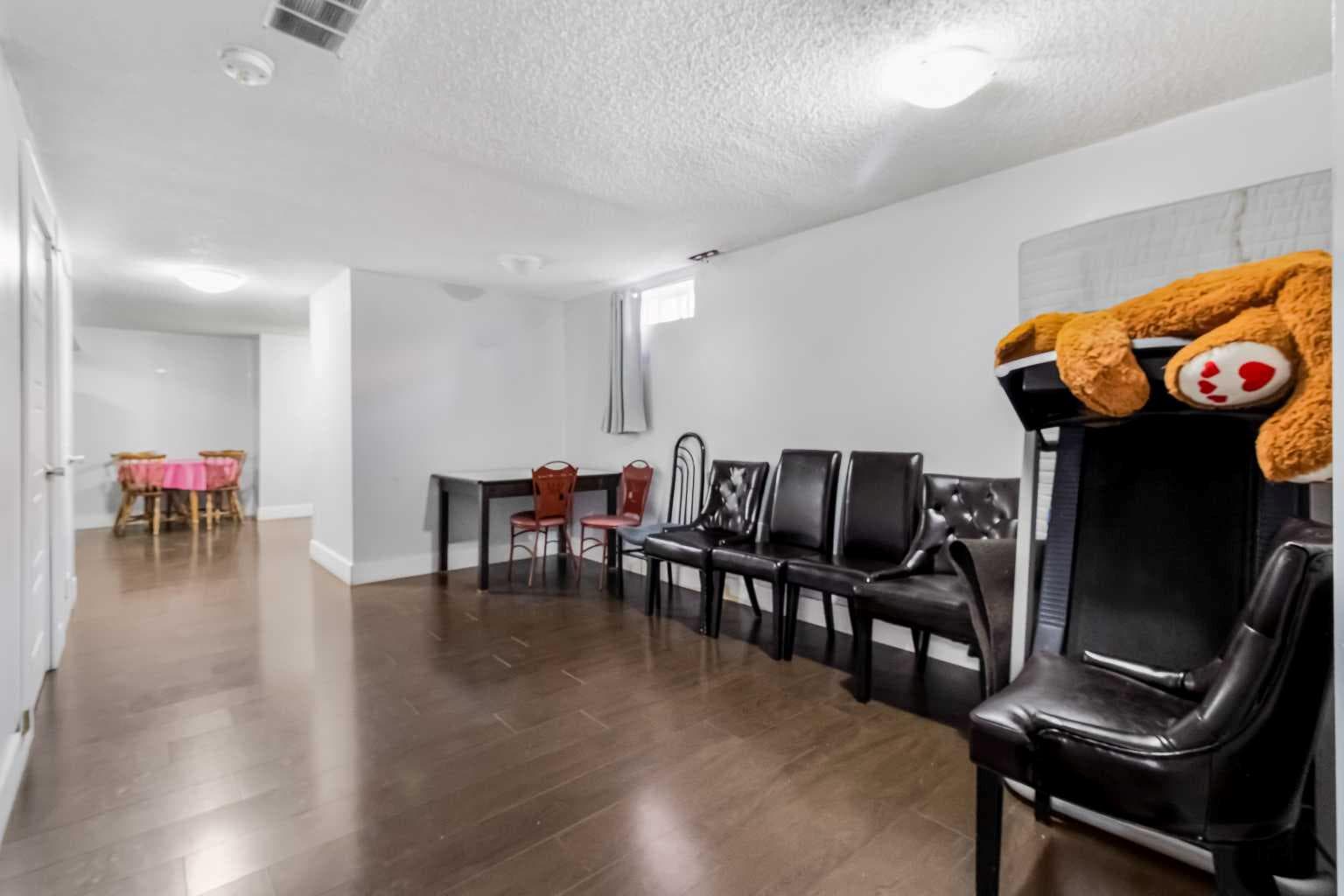183 Penbrooke Close SE