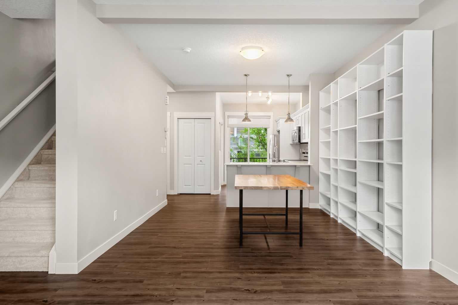203, 355 Nolancrest Heights NW