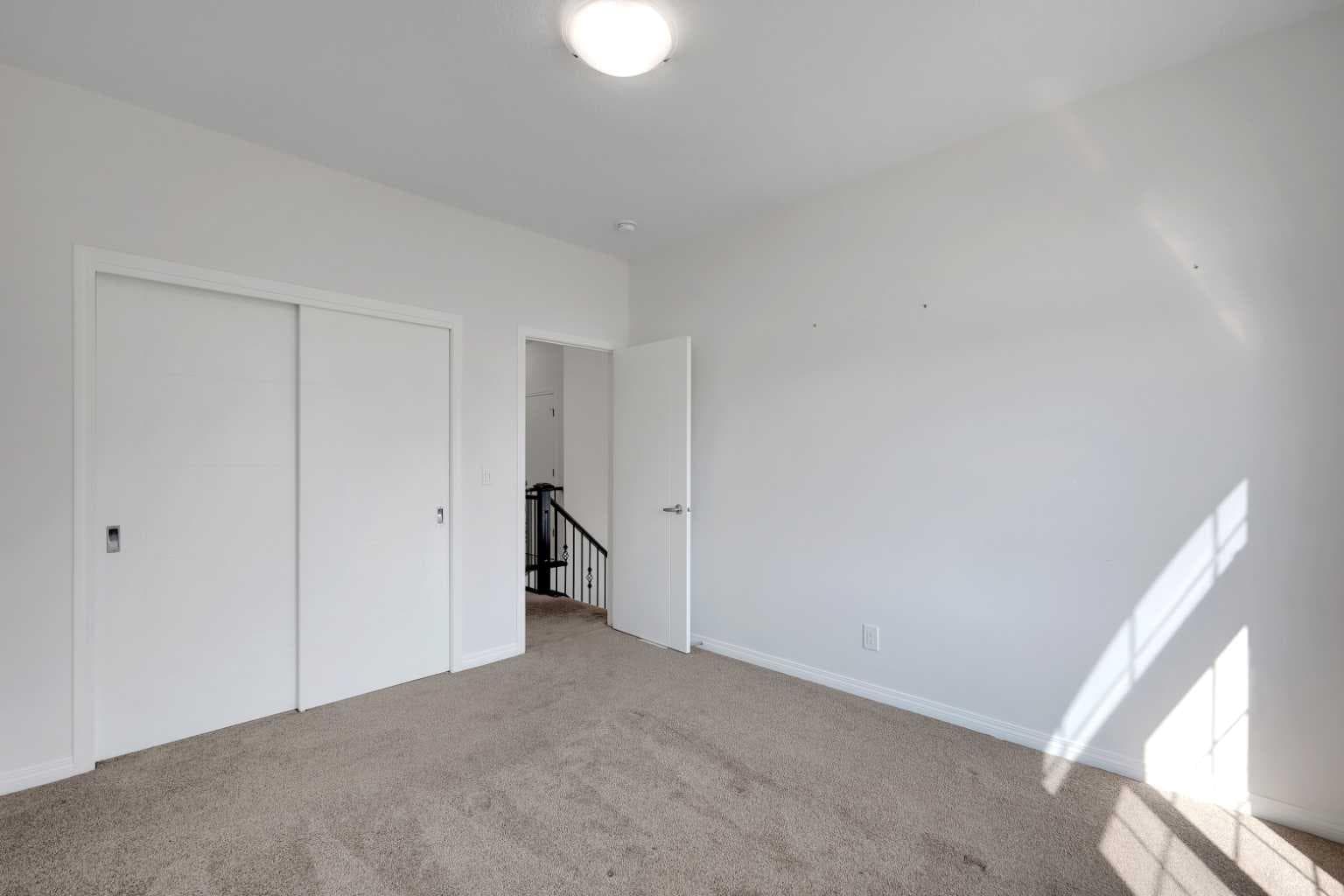 17 Yorkstone Way SW