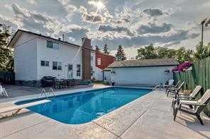 420 Whitehorn Place NE