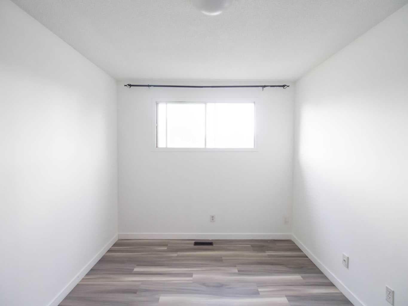 196 Fonda Drive SE
