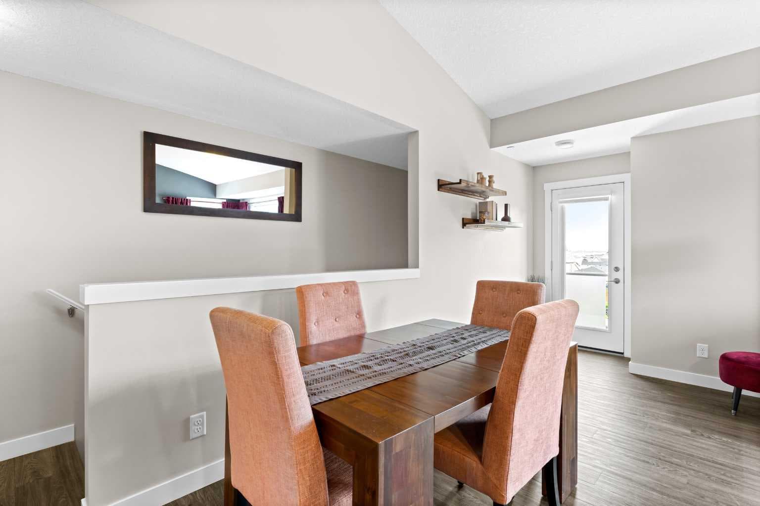 271 Livingston Common NE