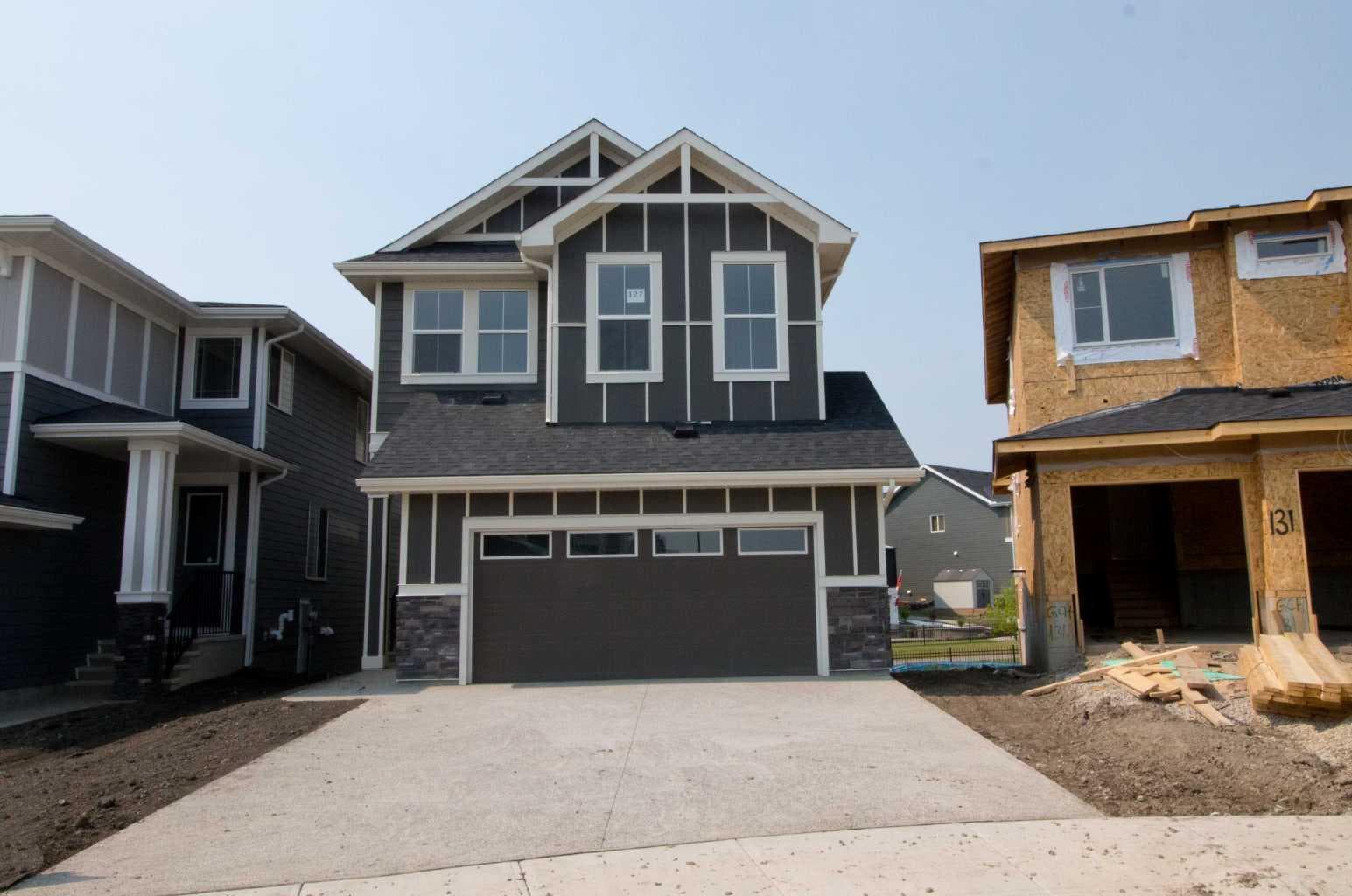 127 Sundown Crescent 
