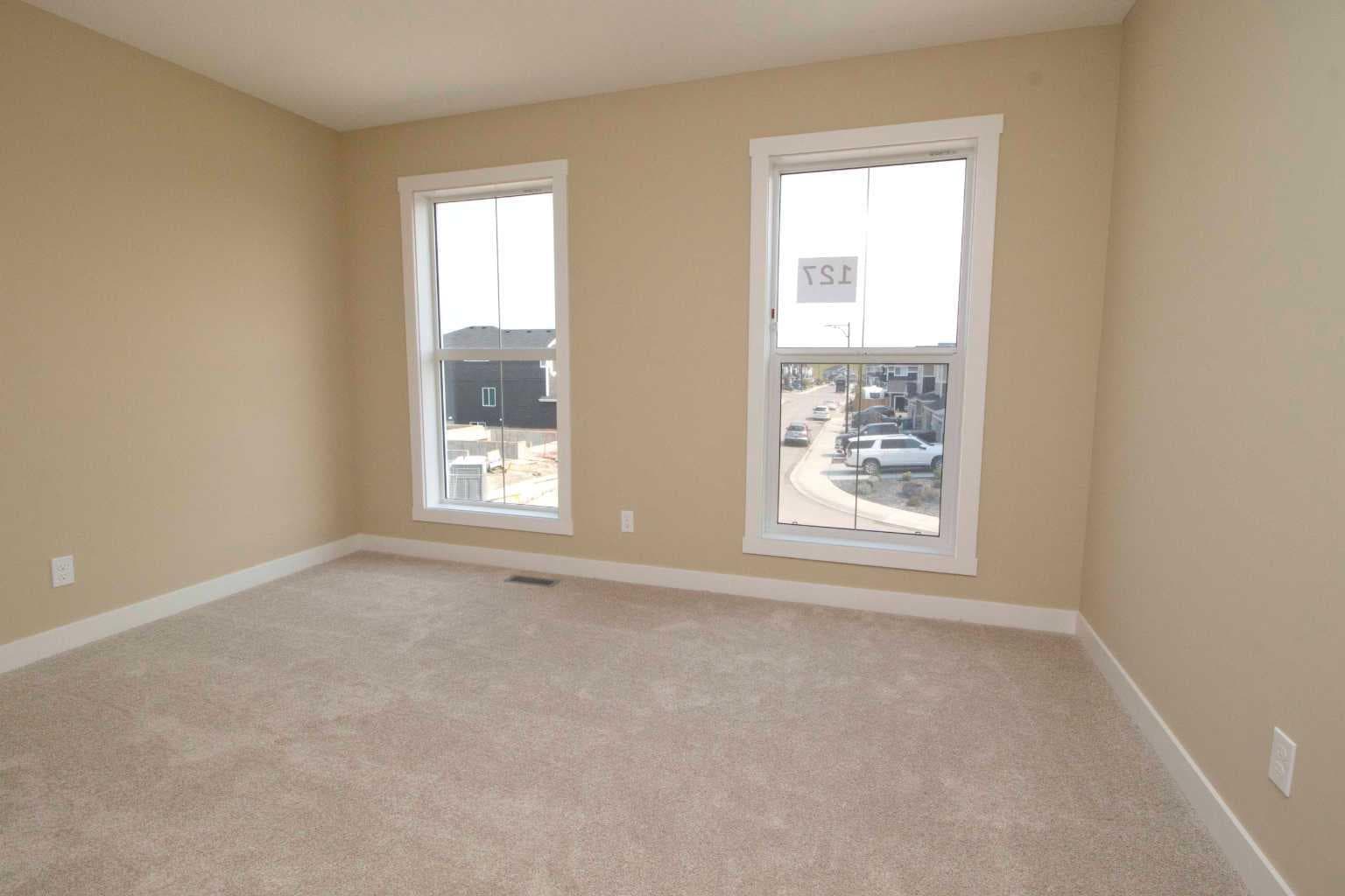 127 Sundown Crescent 