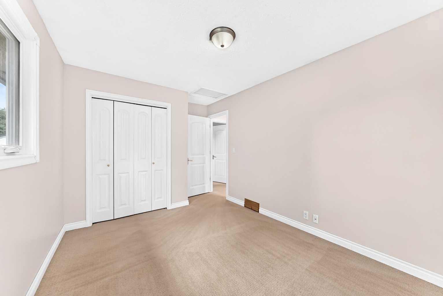 136 Midlawn Close SE