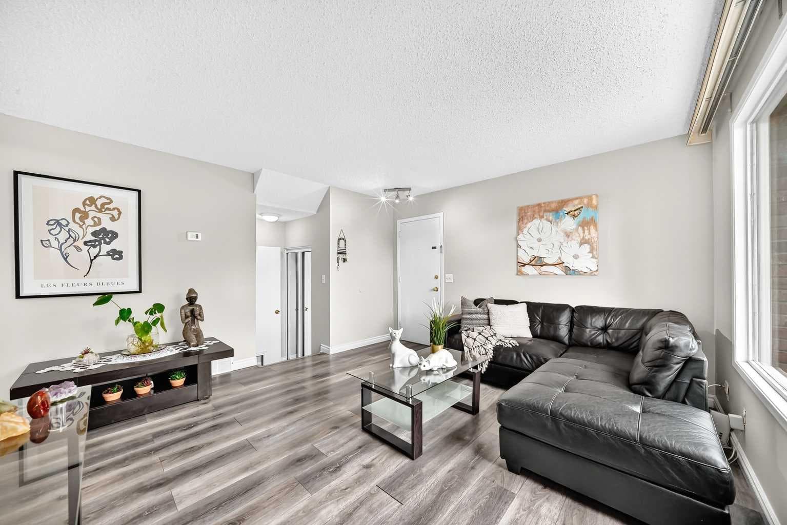33, 175 Manora Place 