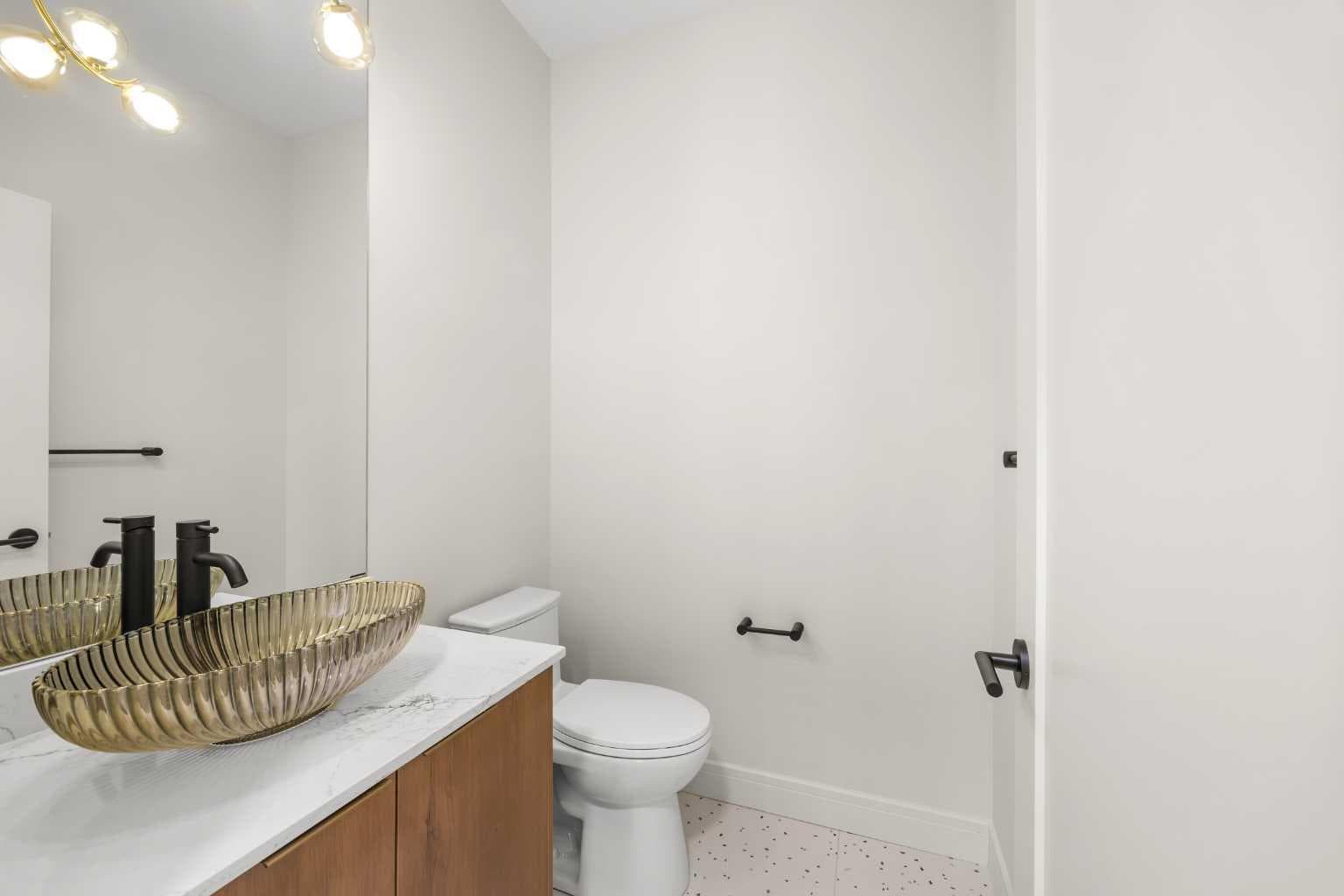 302, 67 Panatella Square NW