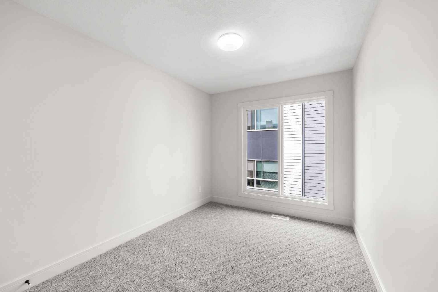 302, 67 Panatella Square NW