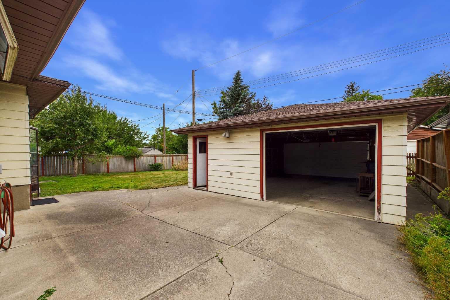 5 Chisholm Crescent NW
