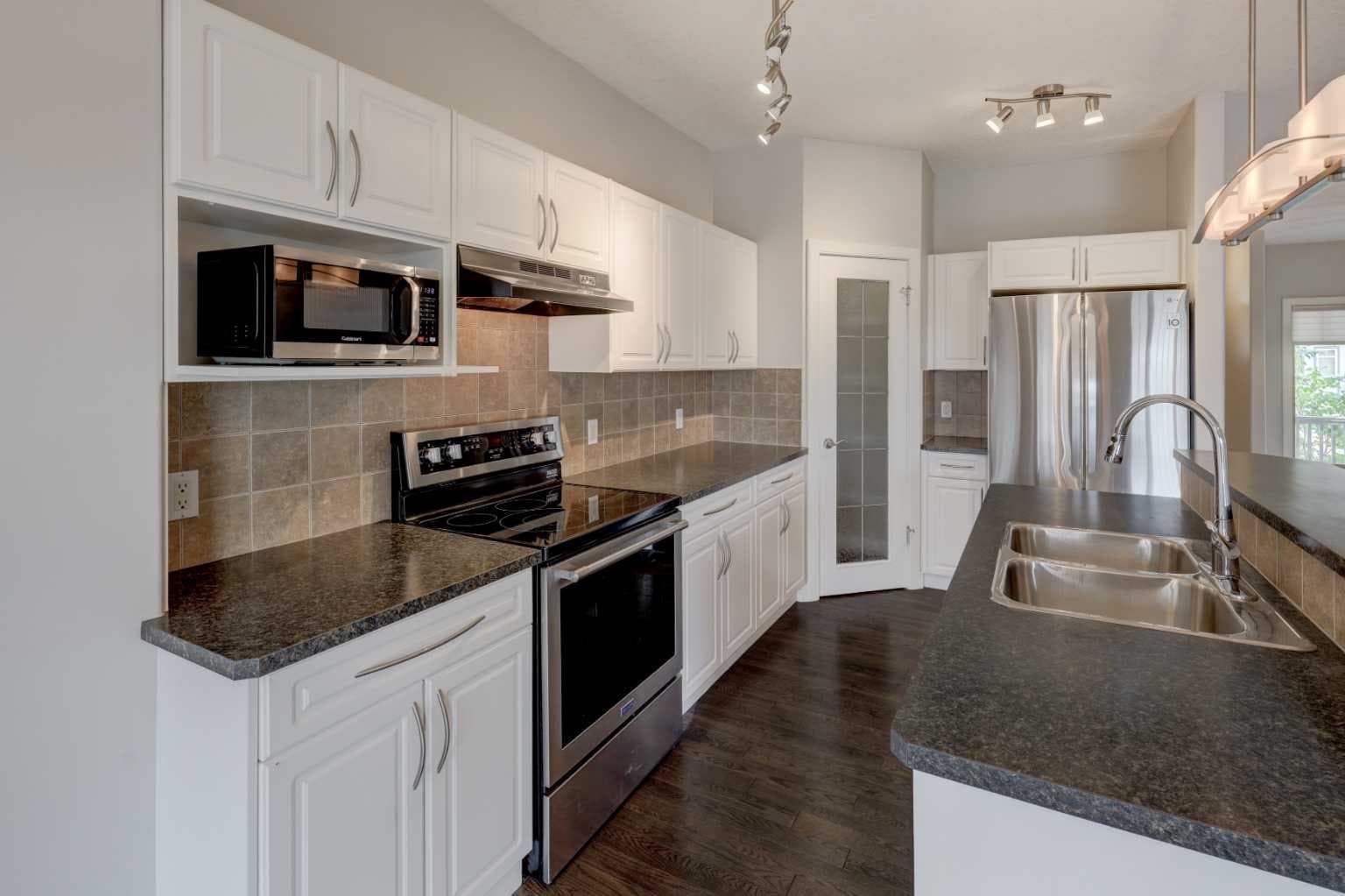 103 Bridle Estates Mews SW