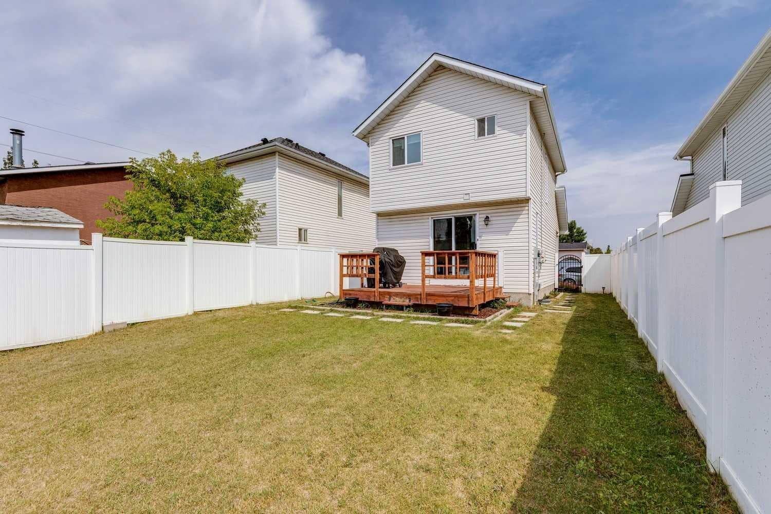151 Rivercrest Close SE