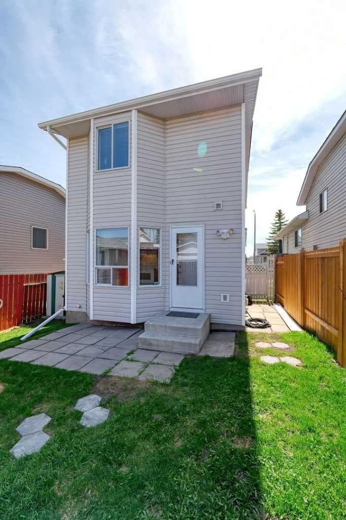 157 Harvest Gold Heights NE