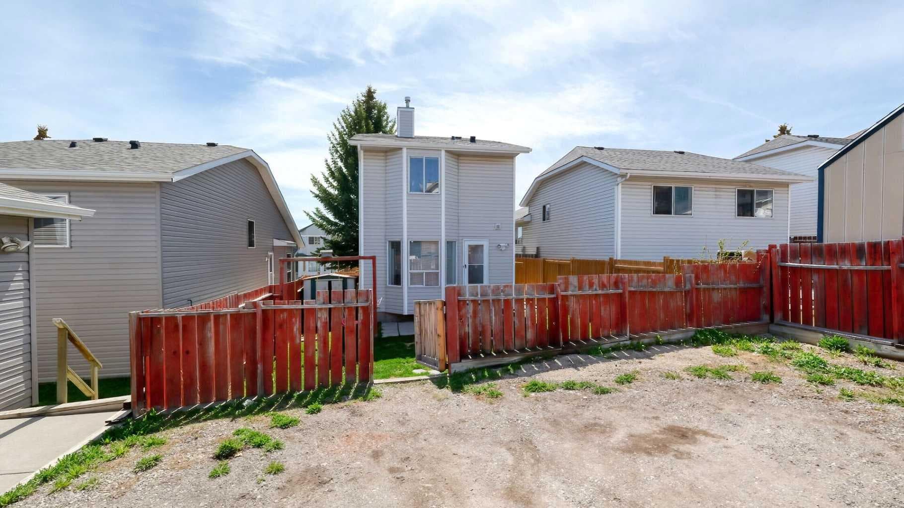 157 Harvest Gold Heights NE
