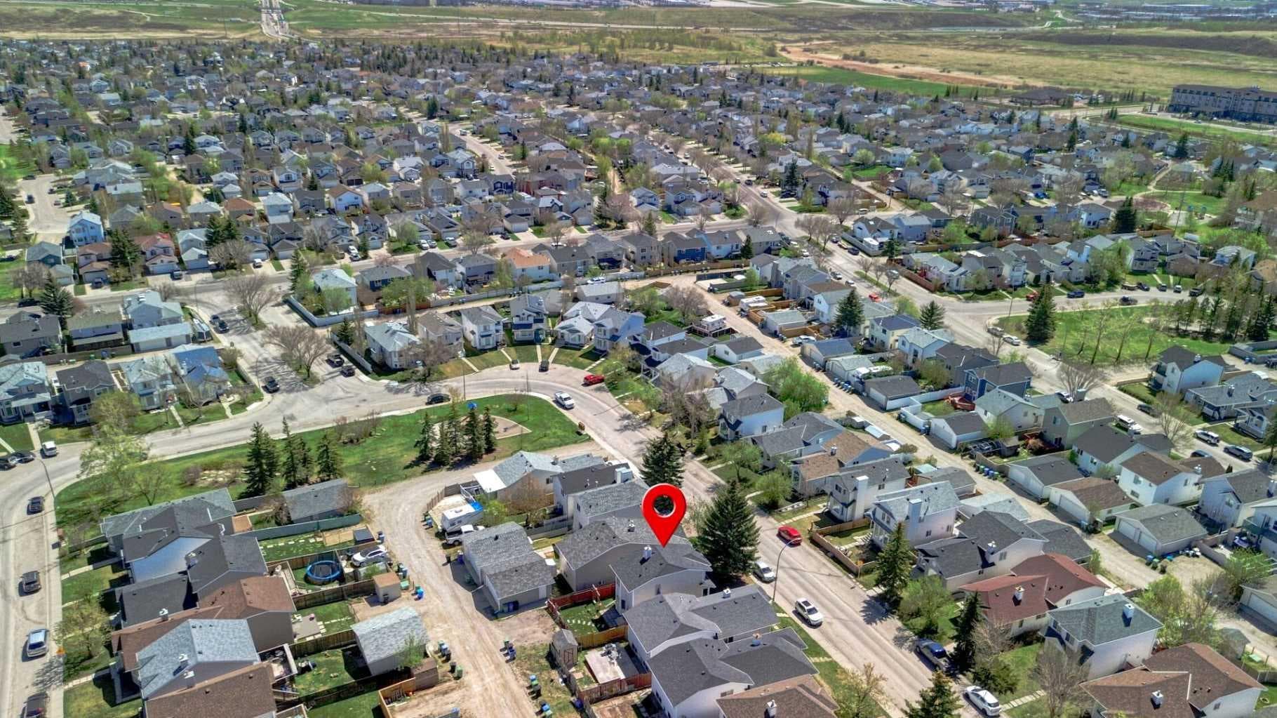 157 Harvest Gold Heights NE