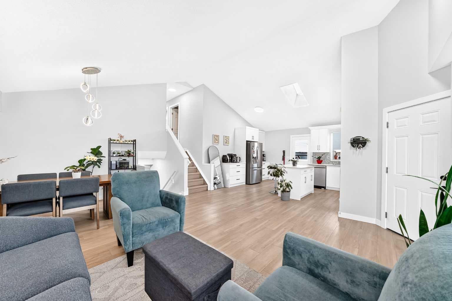 315 Appleglen Place SE