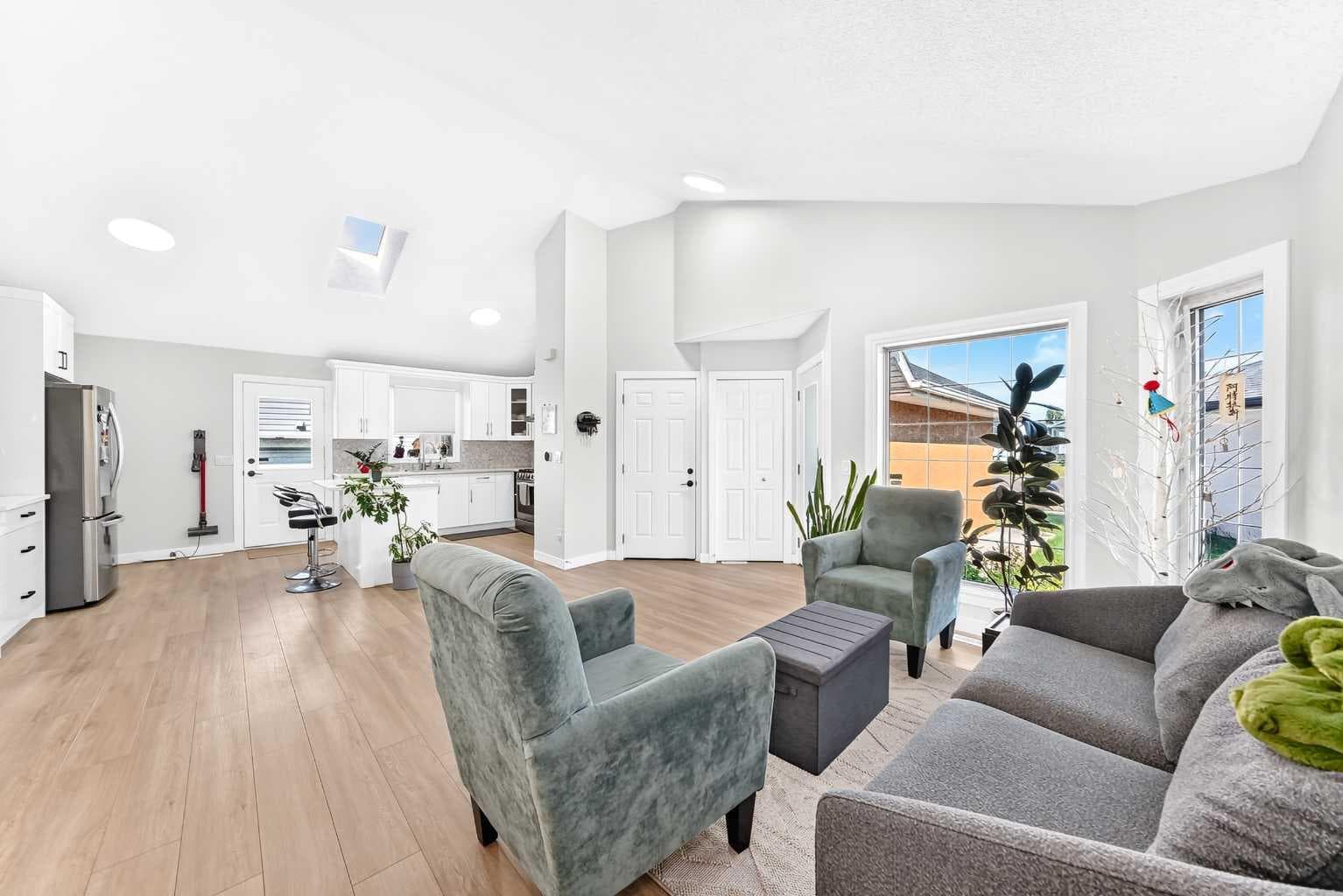 315 Appleglen Place SE
