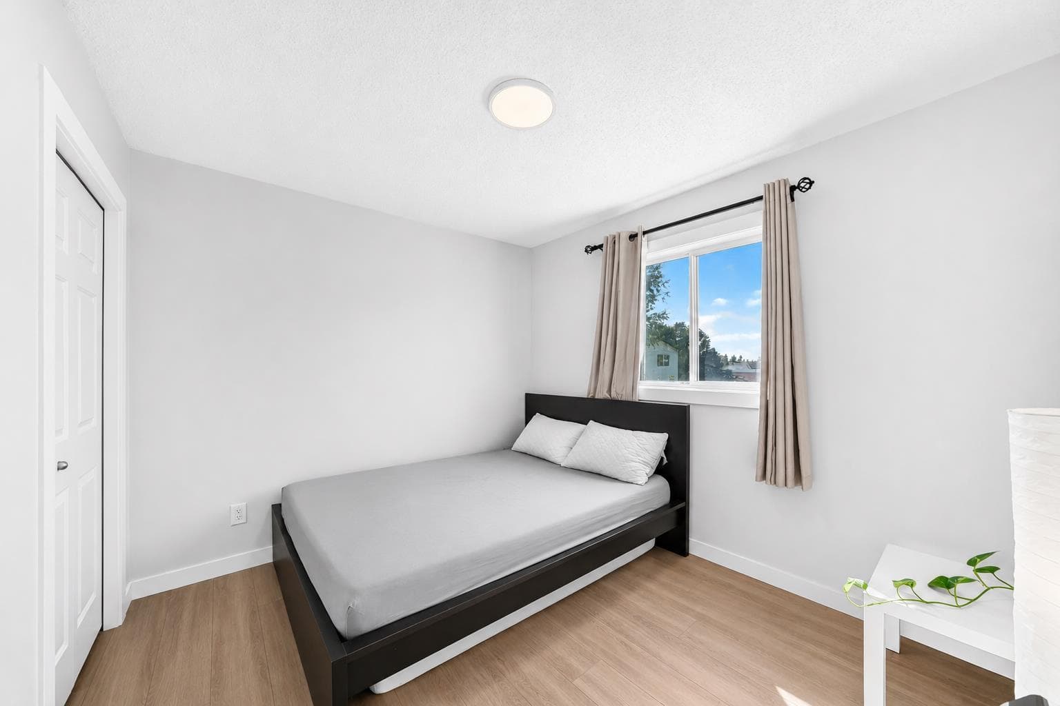315 Appleglen Place SE