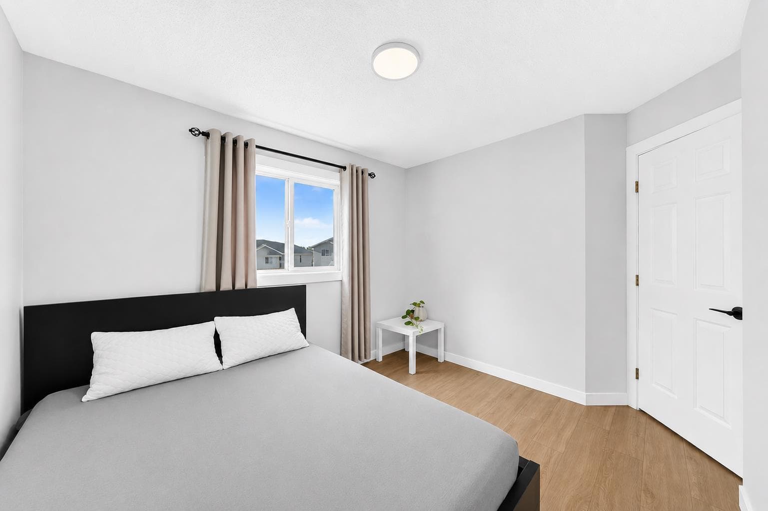 315 Appleglen Place SE