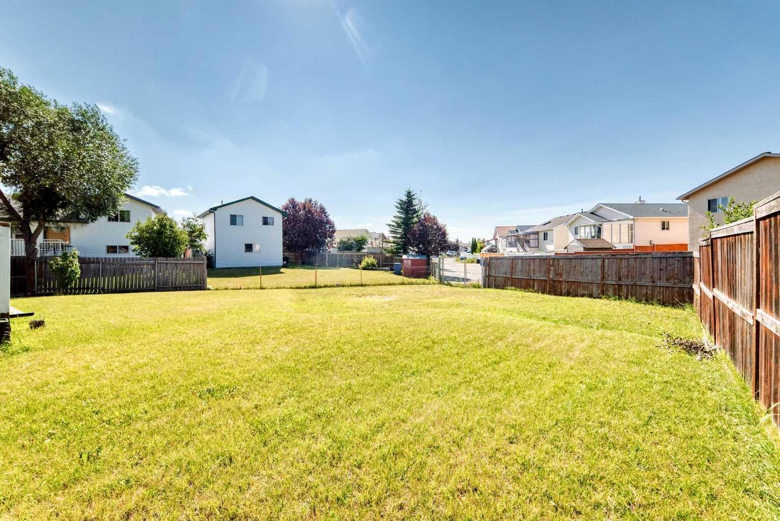 315 Appleglen Place SE