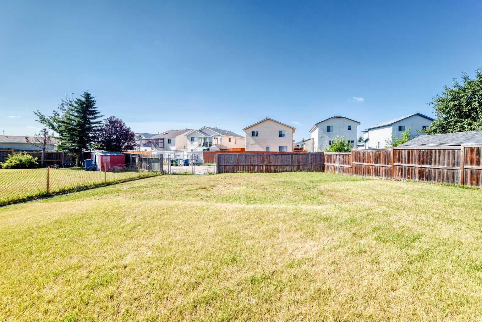 315 Appleglen Place SE