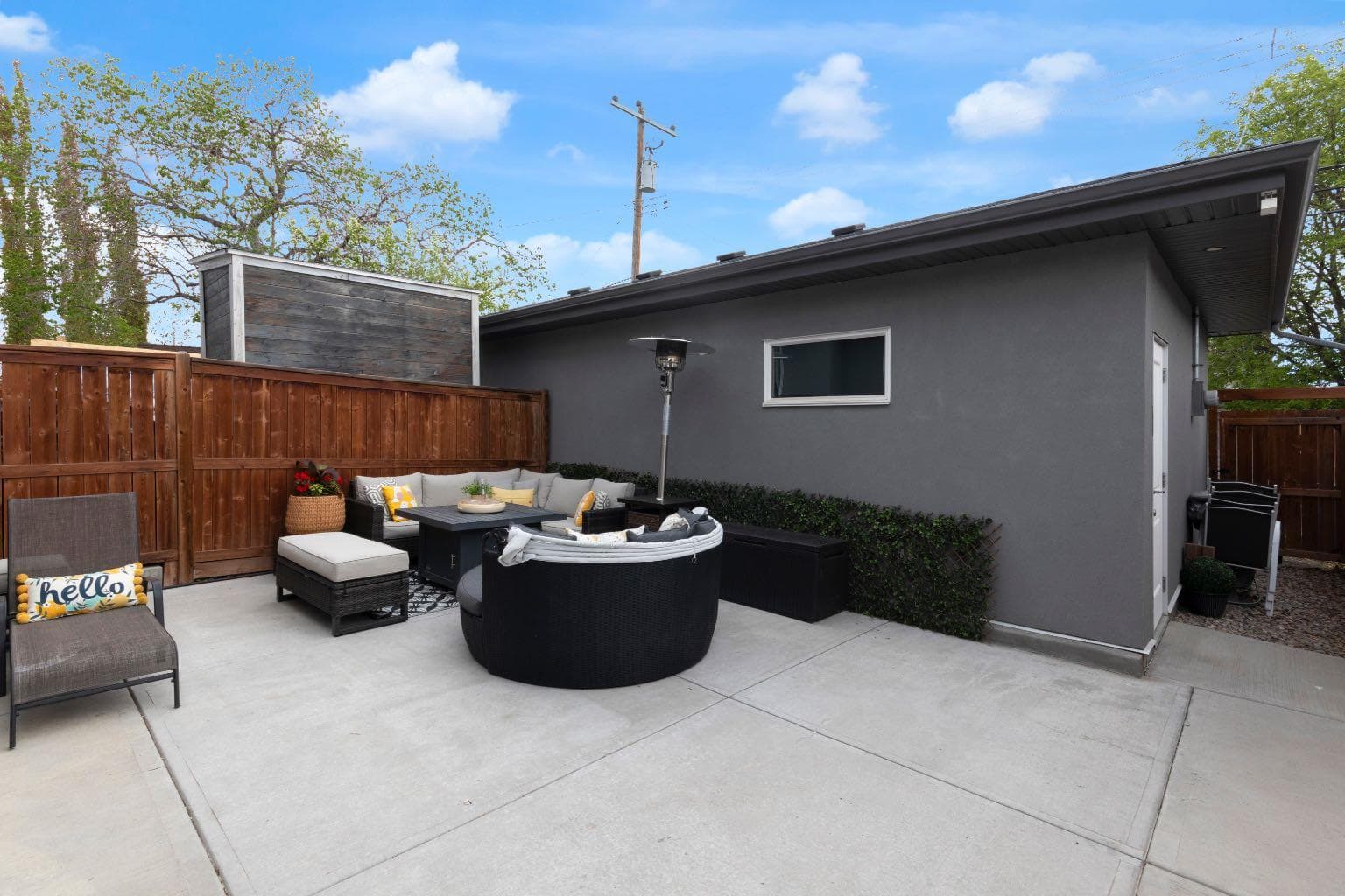 1412 41 Street SW