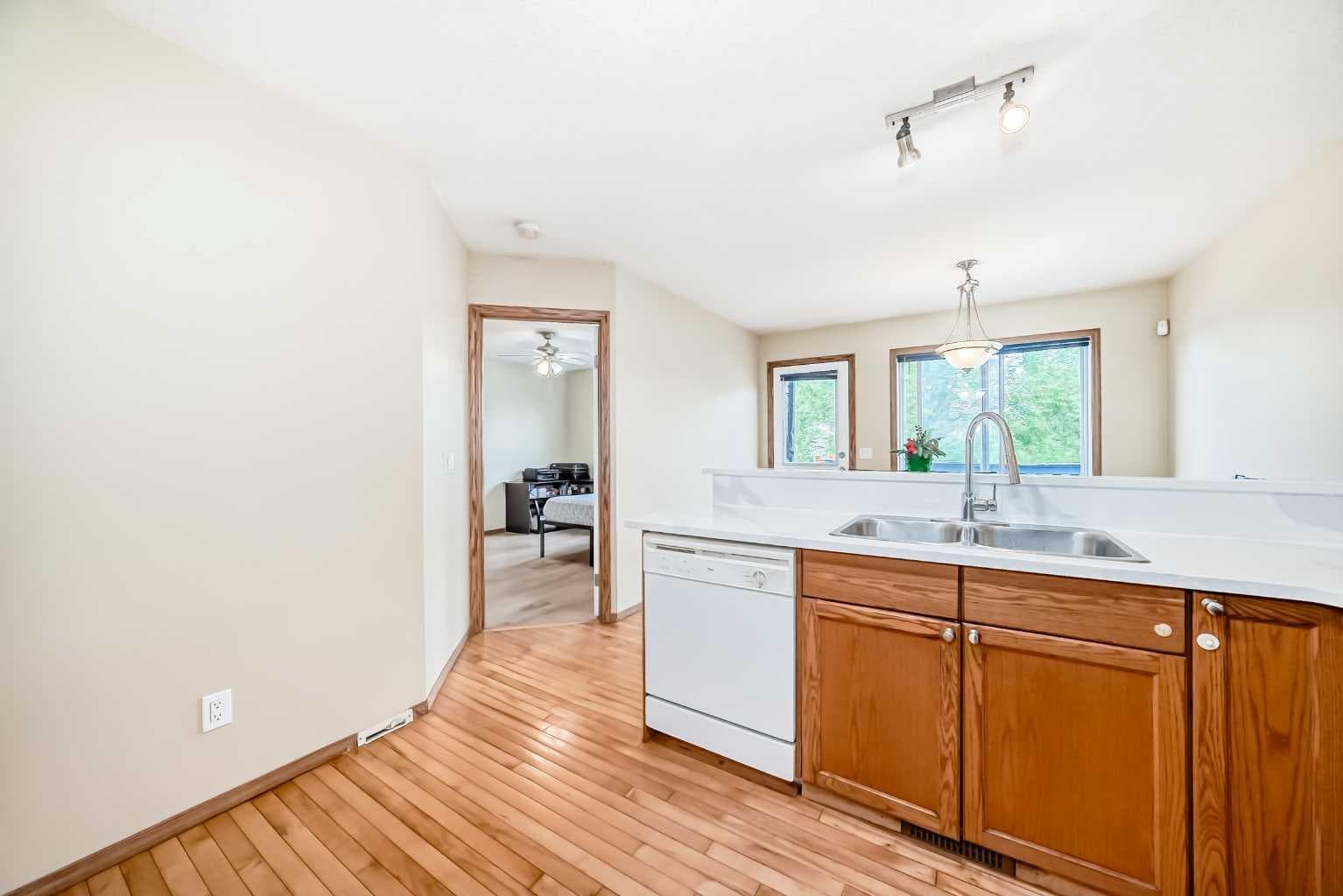 30 Covehaven View NE