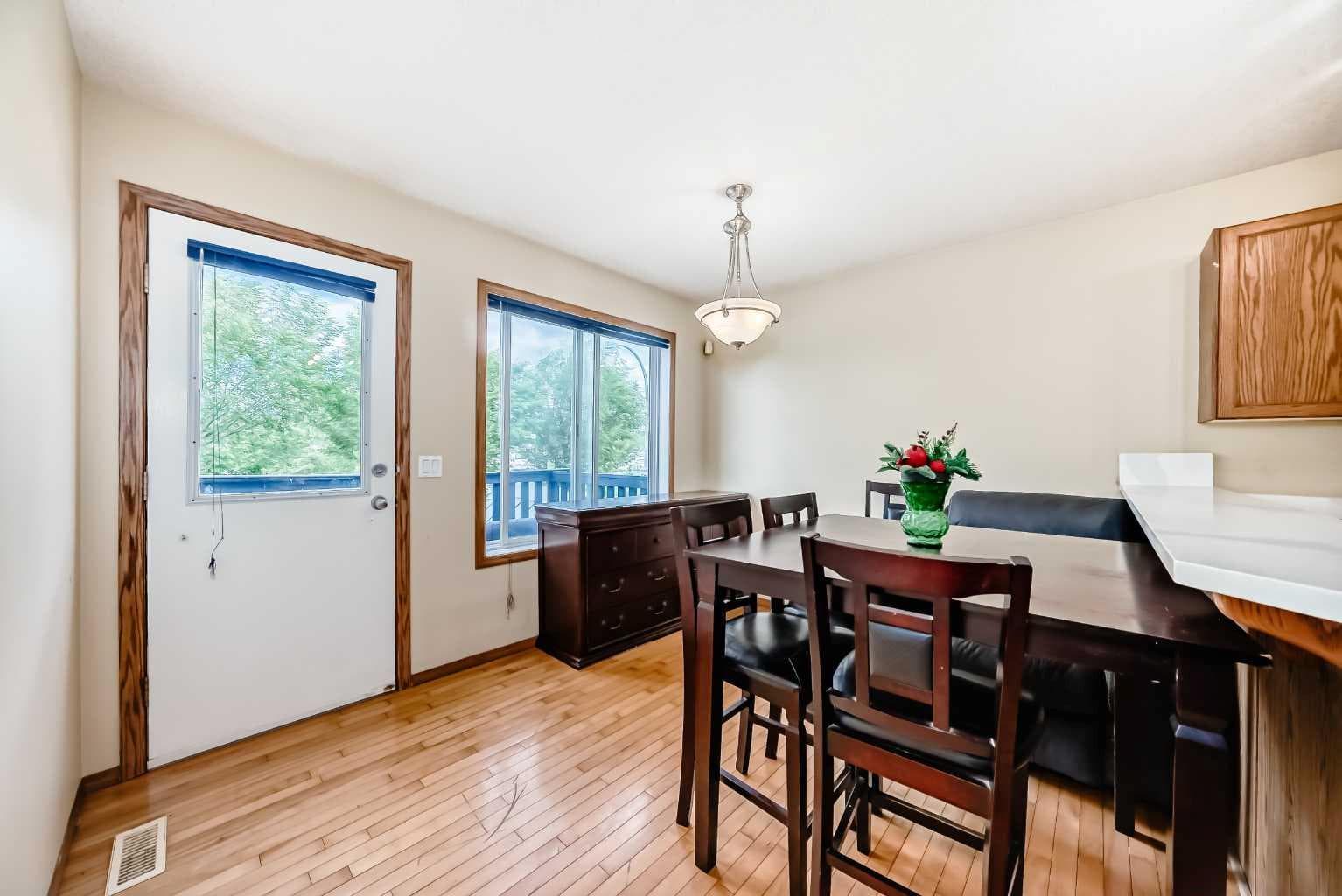 30 Covehaven View NE