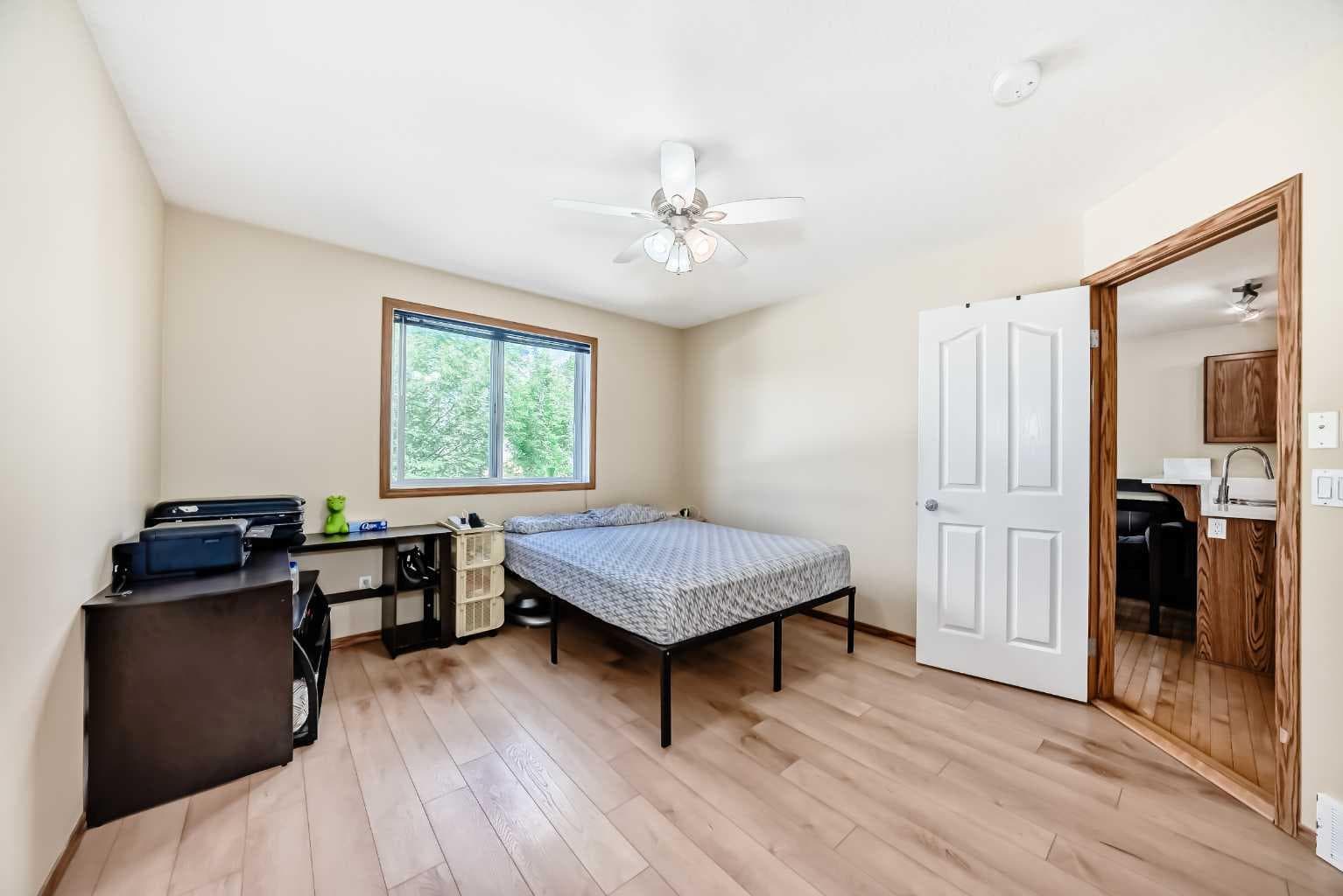 30 Covehaven View NE