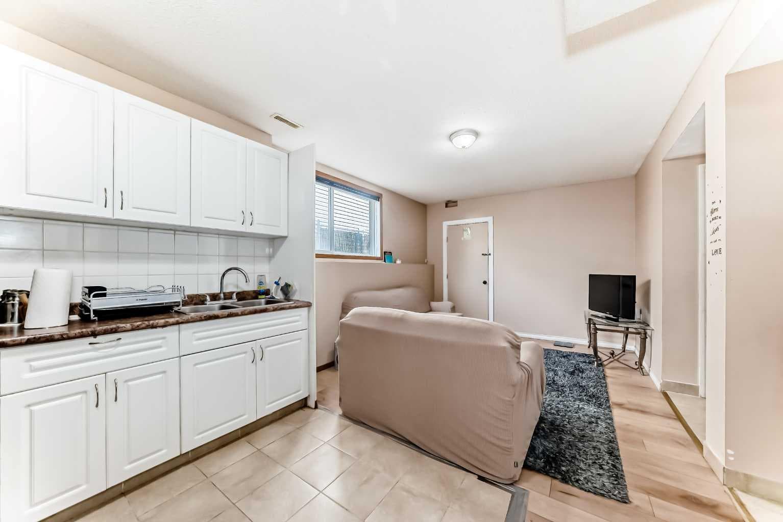 30 Covehaven View NE