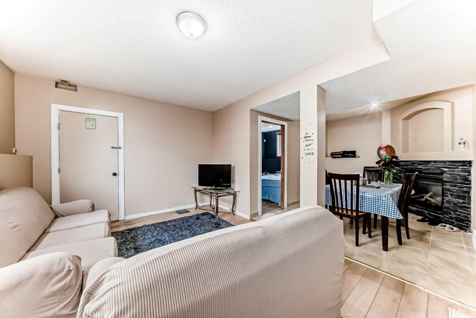 30 Covehaven View NE