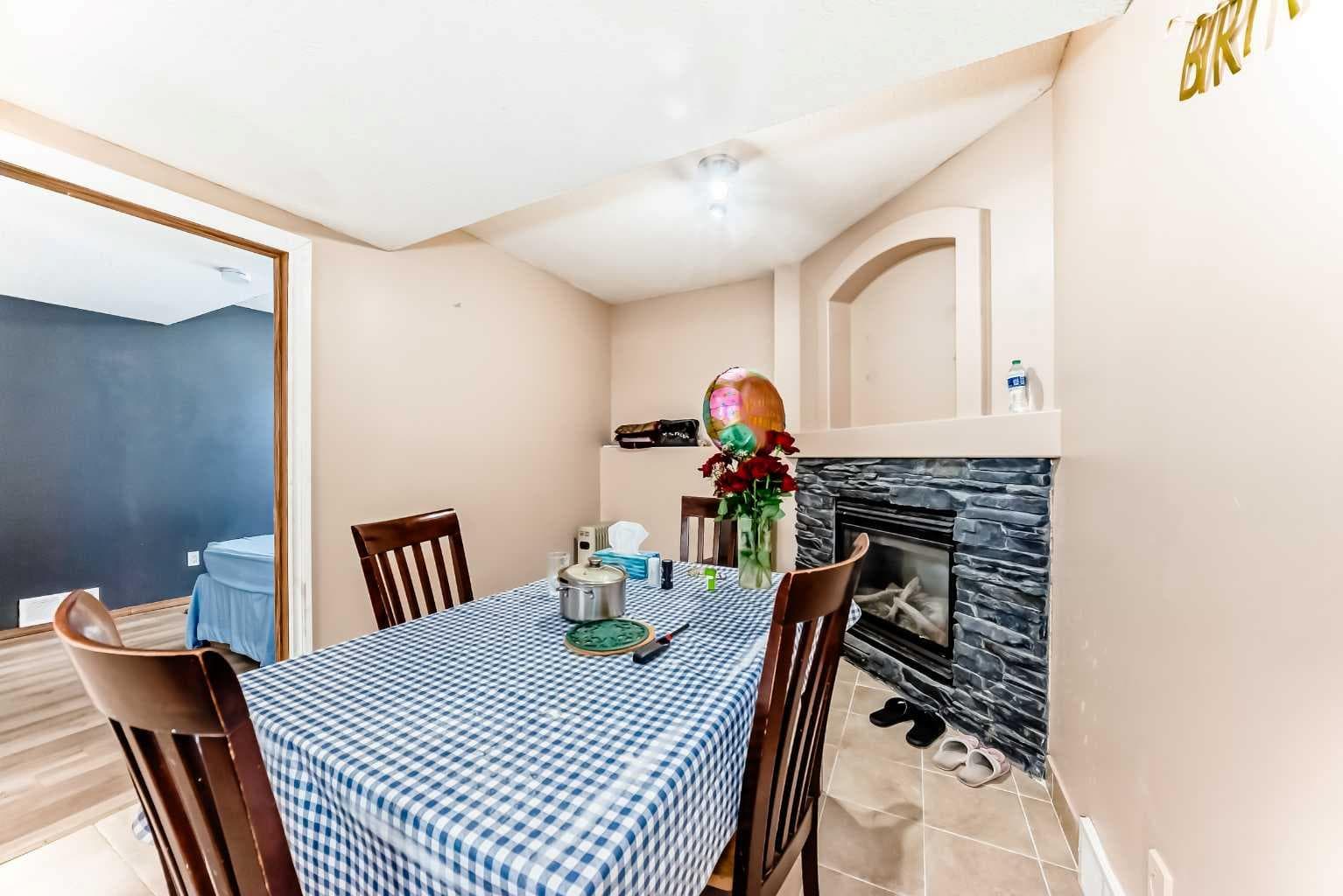 30 Covehaven View NE