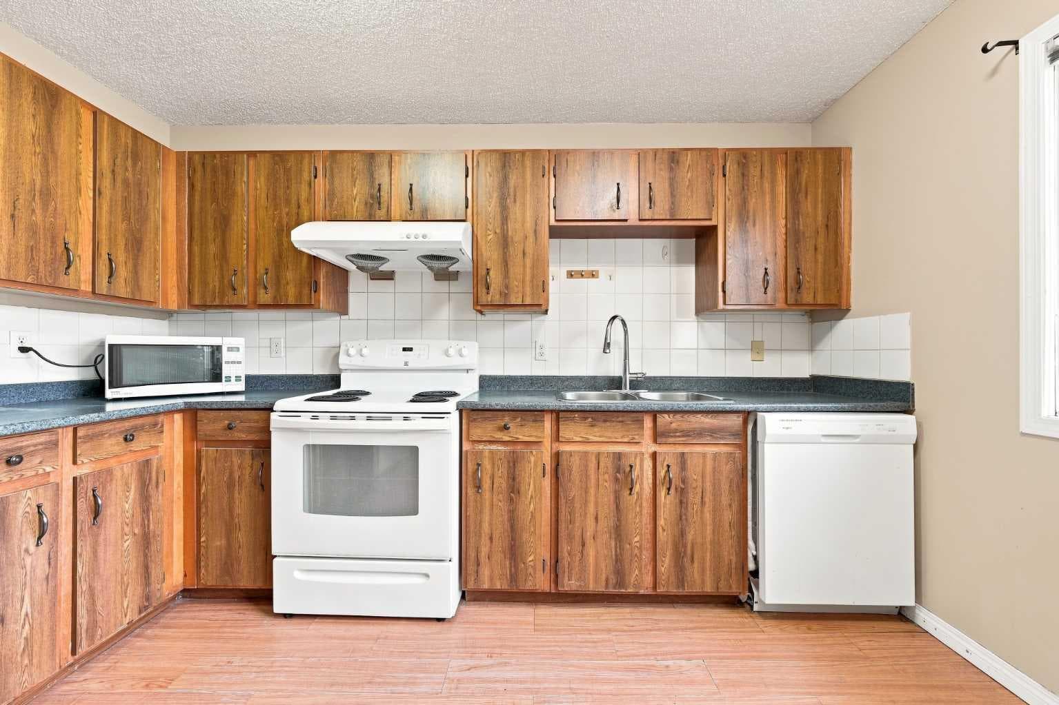70 Edgeburn Crescent 