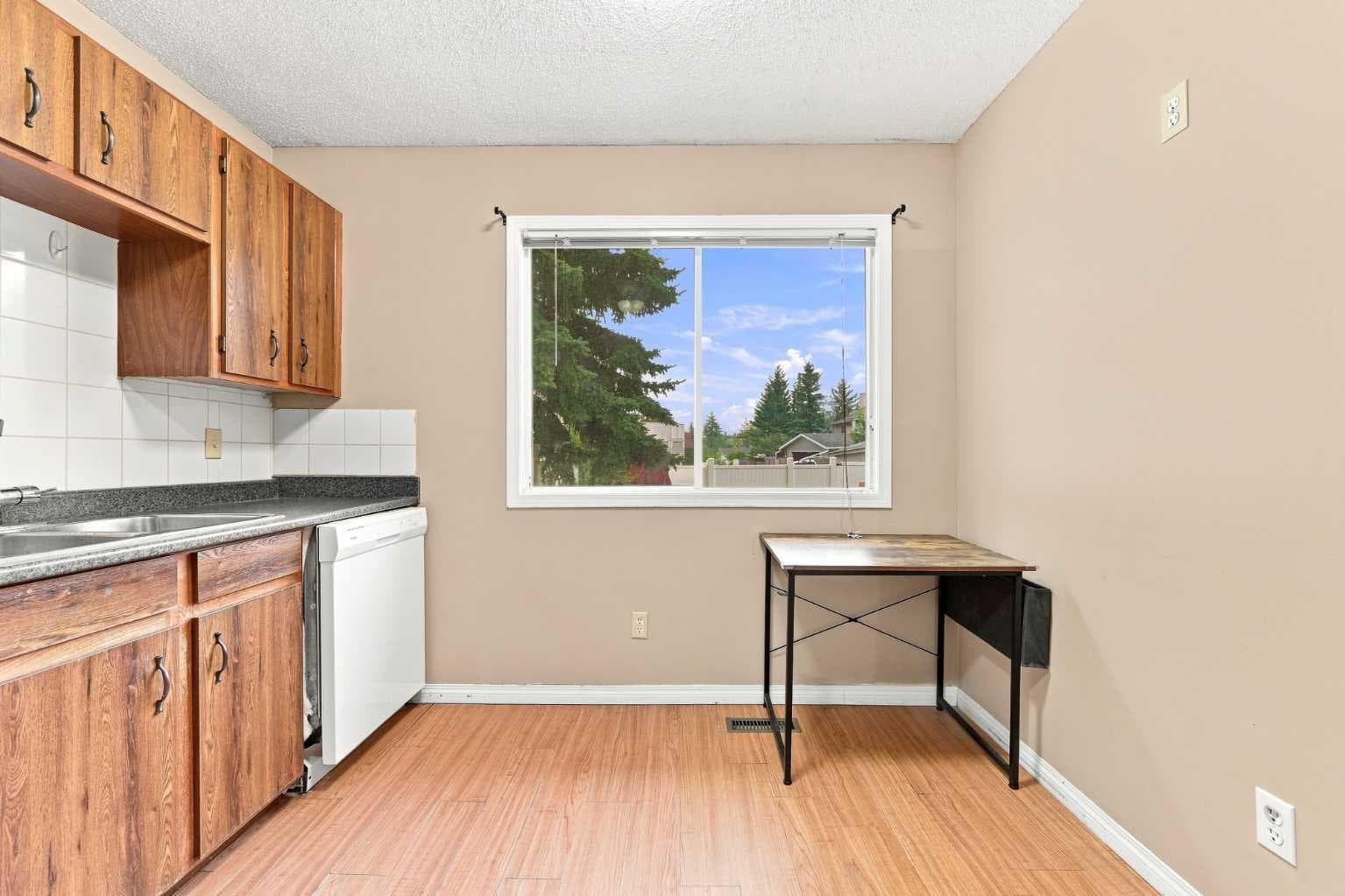 70 Edgeburn Crescent 