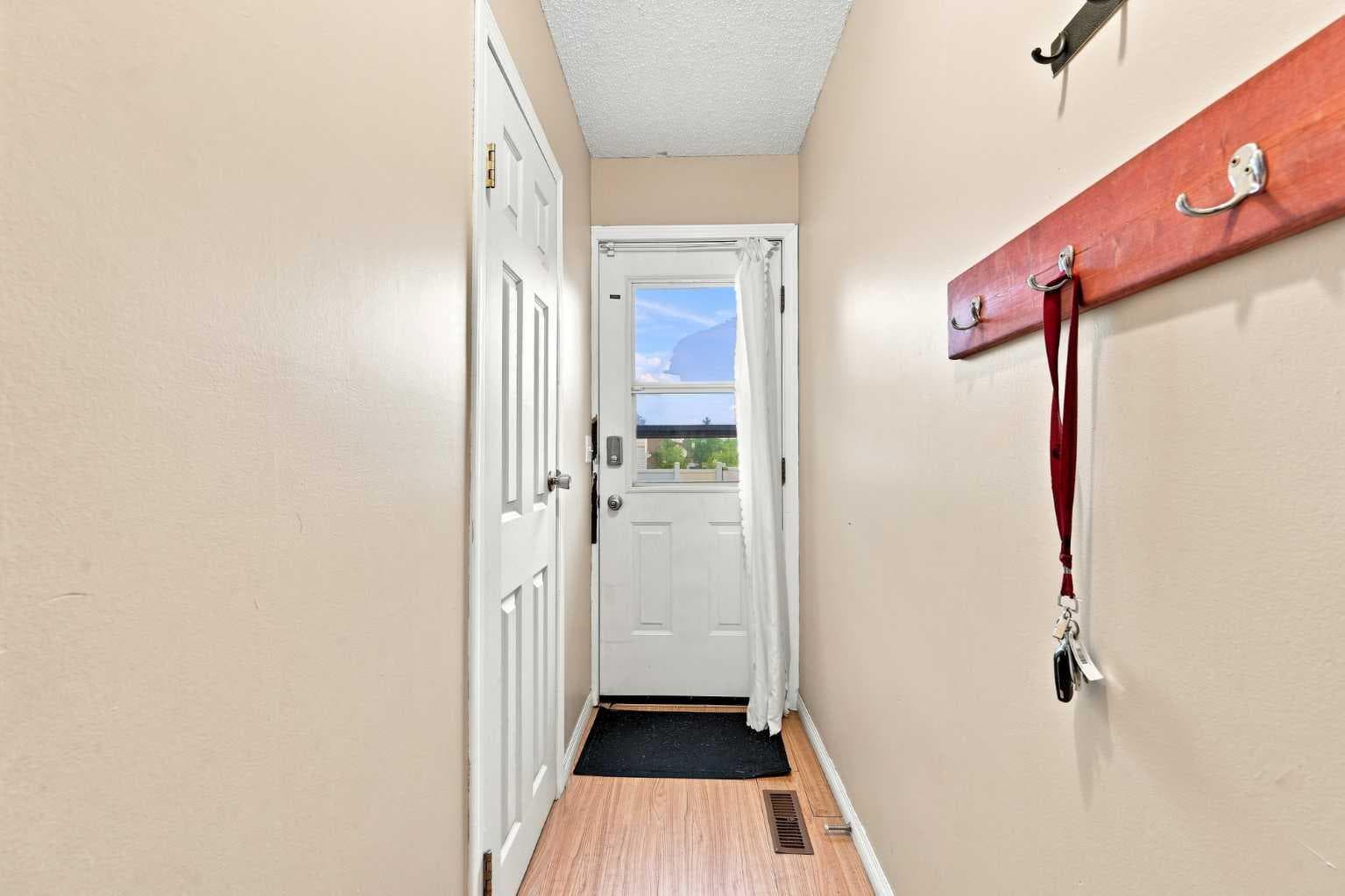 70 Edgeburn Crescent 