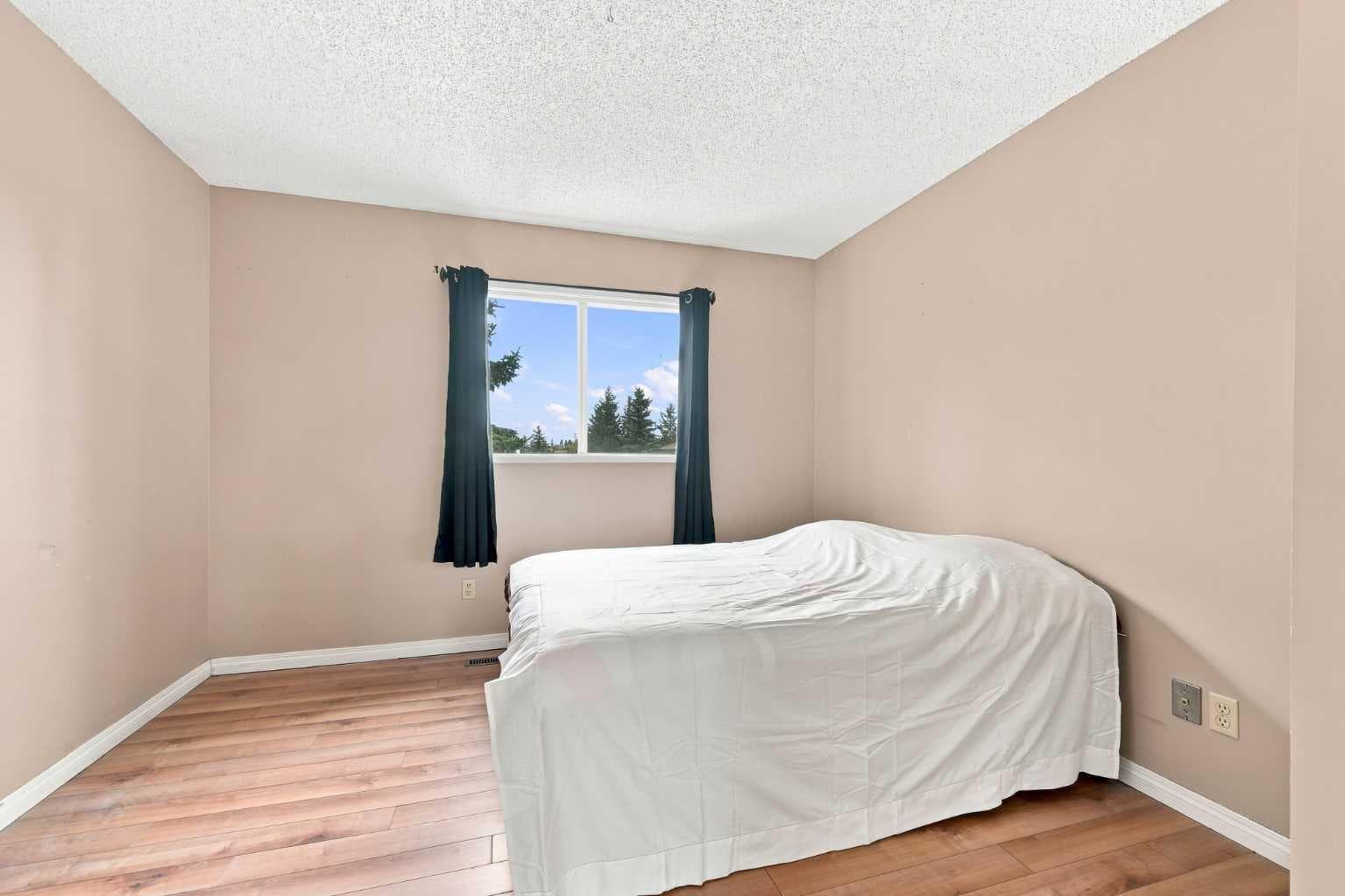 70 Edgeburn Crescent 
