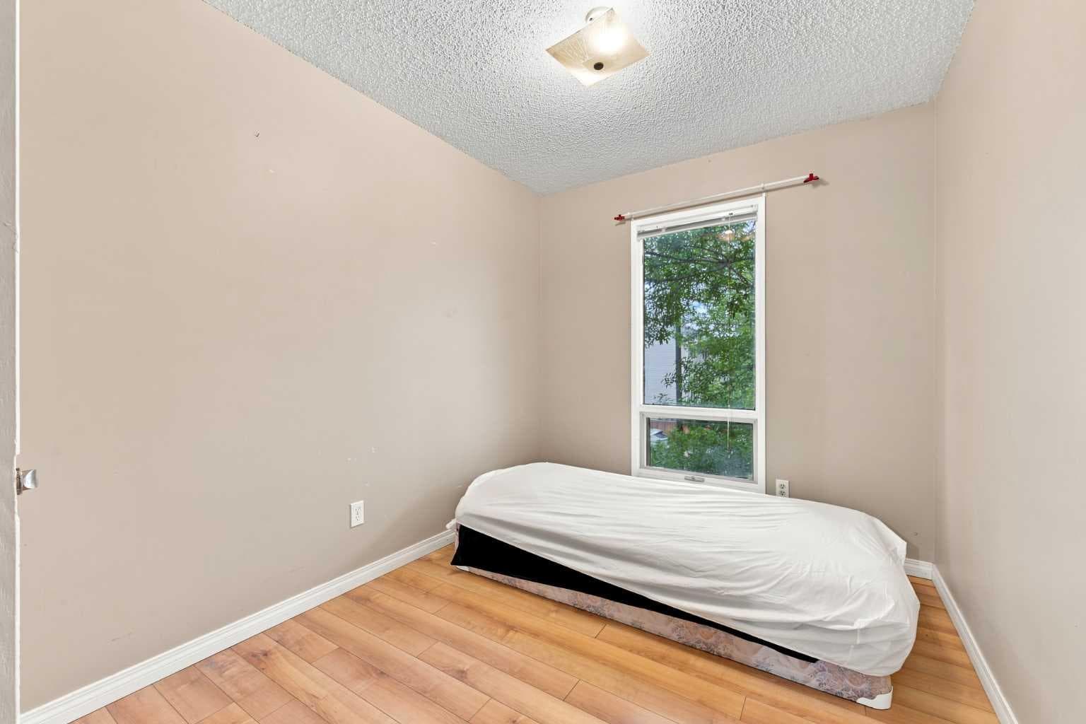 70 Edgeburn Crescent 