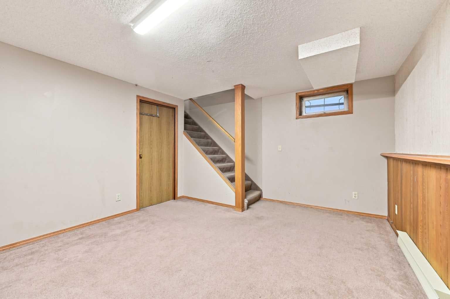70 Edgeburn Crescent 