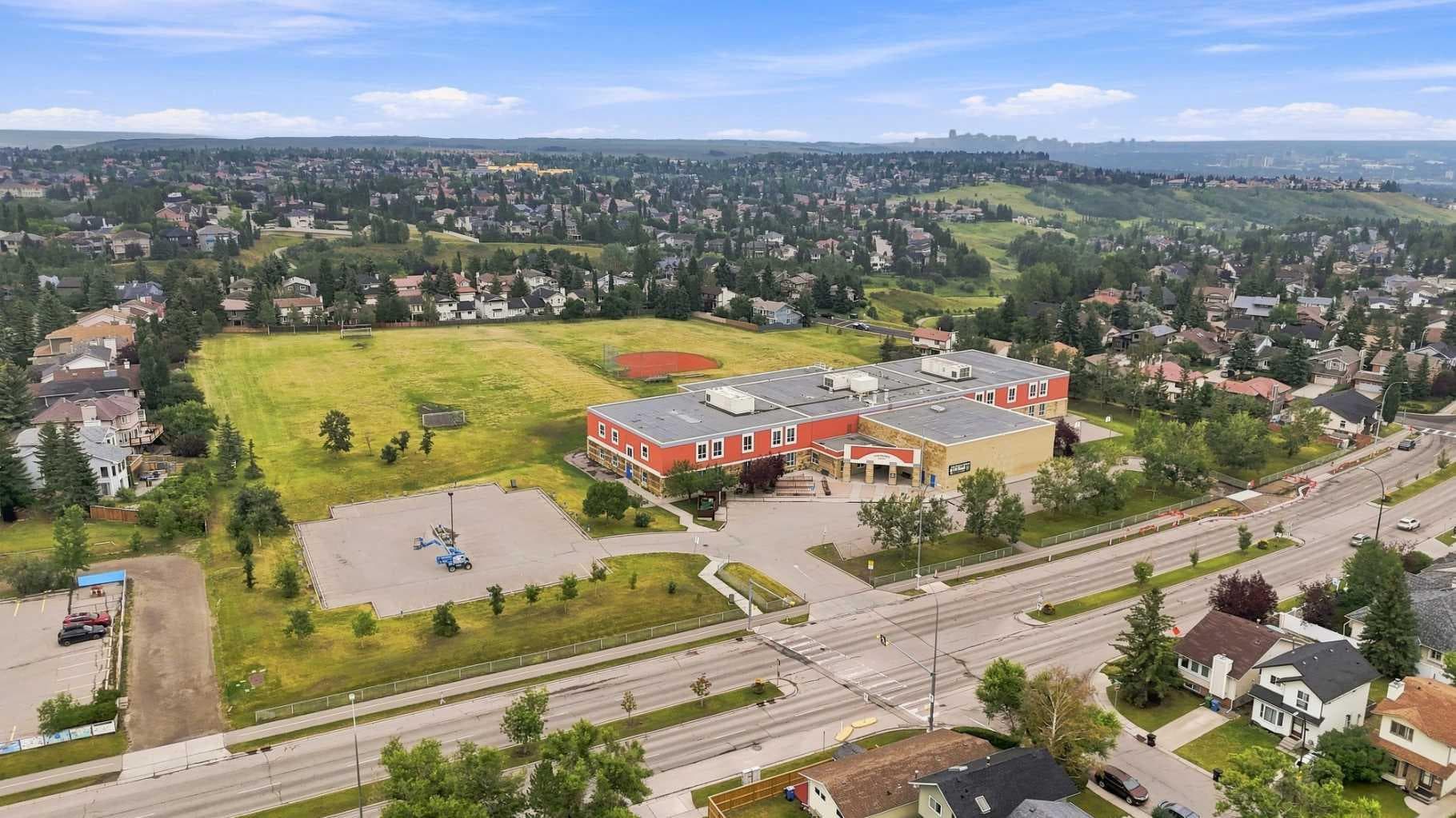 70 Edgeburn Crescent 