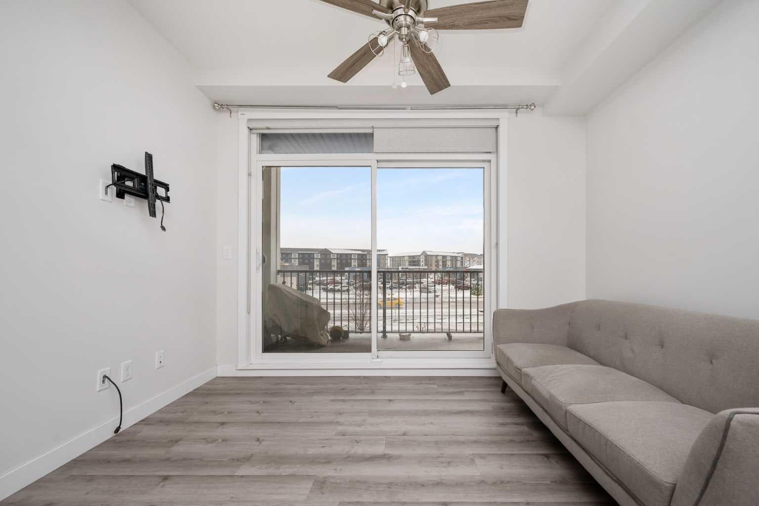 202, 30 Walgrove Walk SE