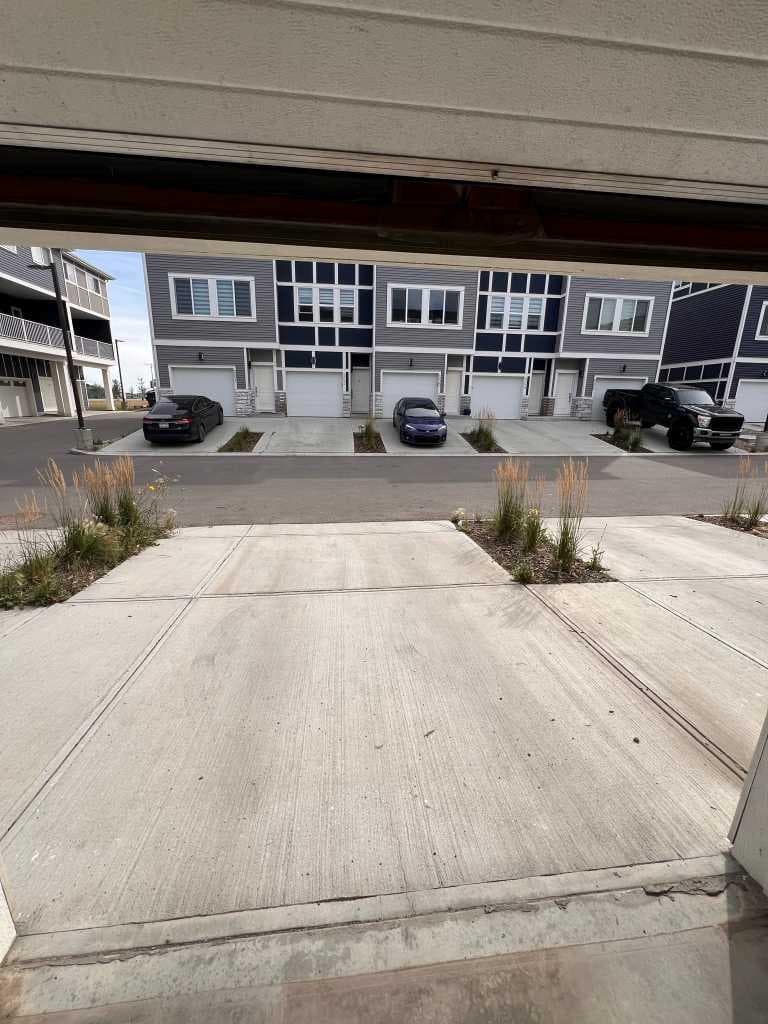 902, 33 Merganser Drive W