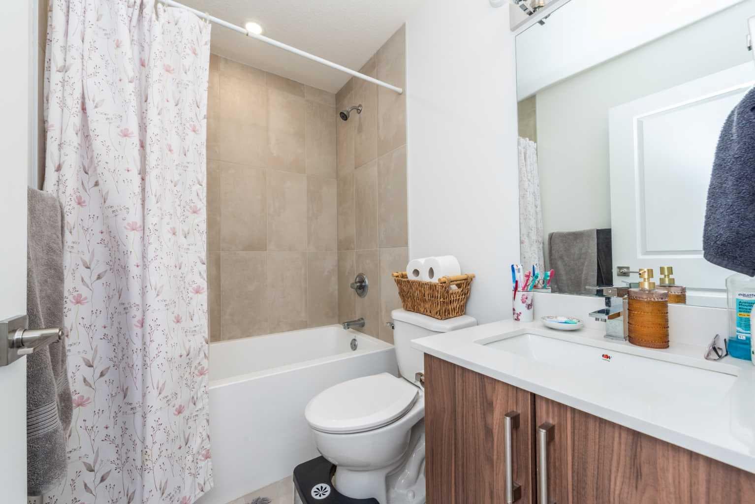 902, 33 Merganser Drive W