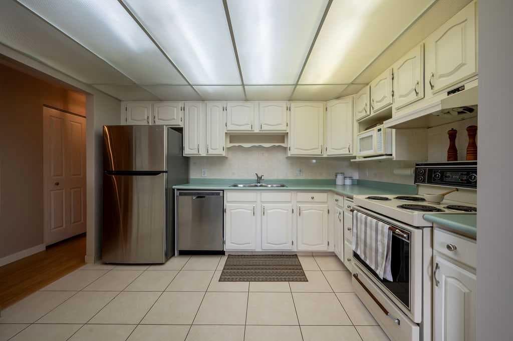 211, 9500 Oakfield Drive SW