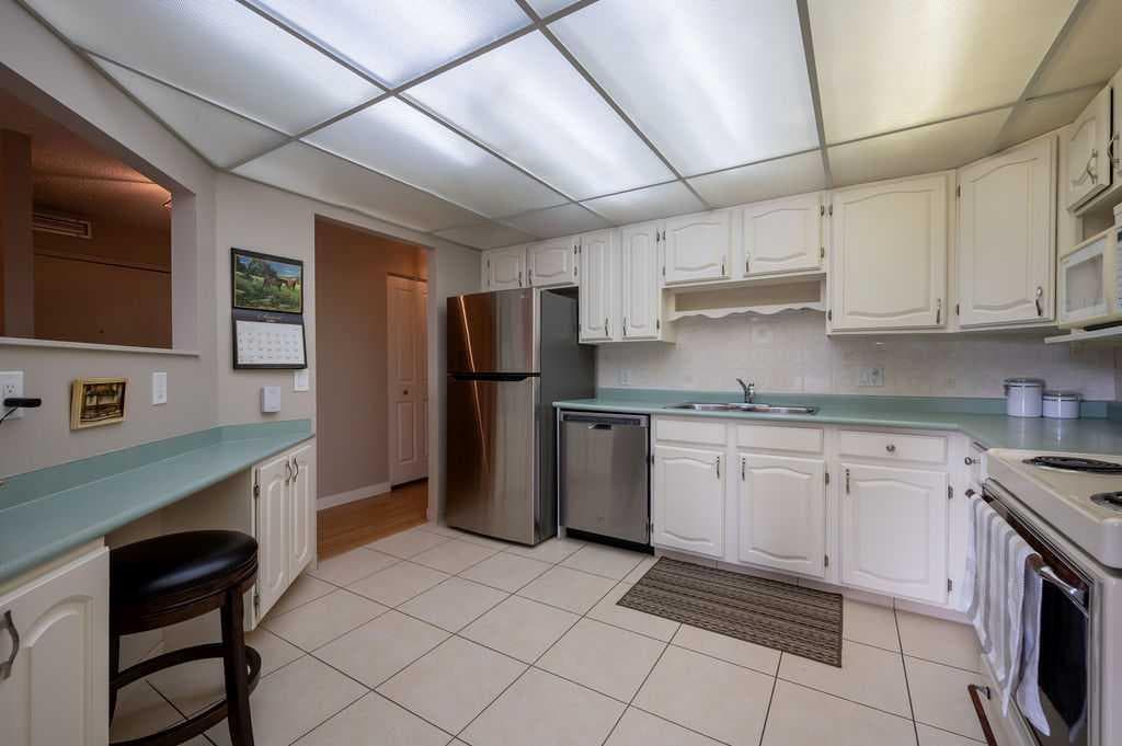 211, 9500 Oakfield Drive SW