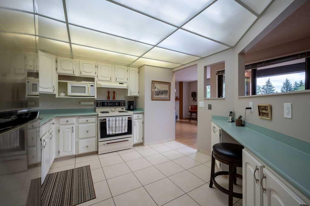 211, 9500 Oakfield Drive SW
