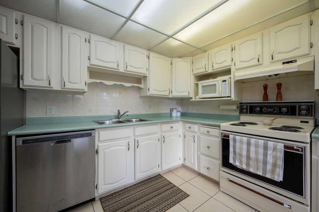 211, 9500 Oakfield Drive SW