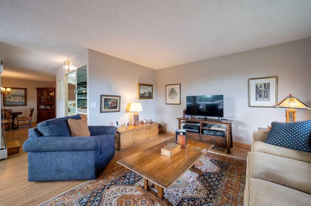 211, 9500 Oakfield Drive SW