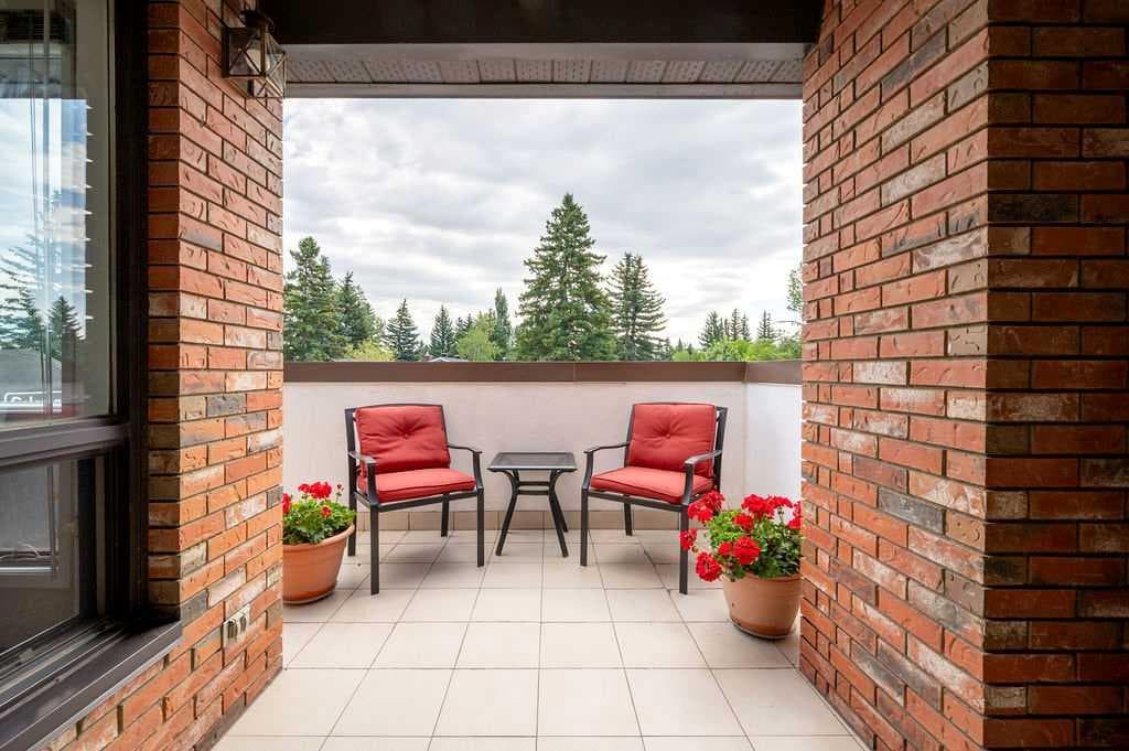 211, 9500 Oakfield Drive SW