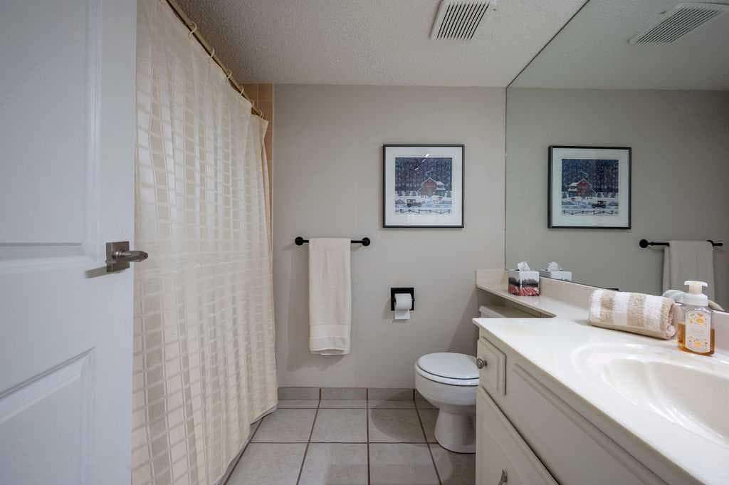 211, 9500 Oakfield Drive SW