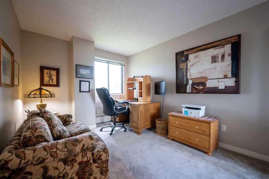 211, 9500 Oakfield Drive SW